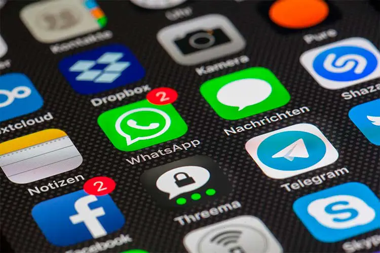 En Colombia se investigan los nuevas políticas de WhatsApp. La aplicación aclara y amplía el plazo para aceptar las nuevas reglas