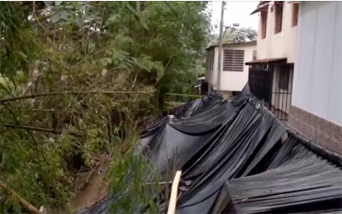 CRQ advierte nuevo deslizamiento en barrio de Circasia