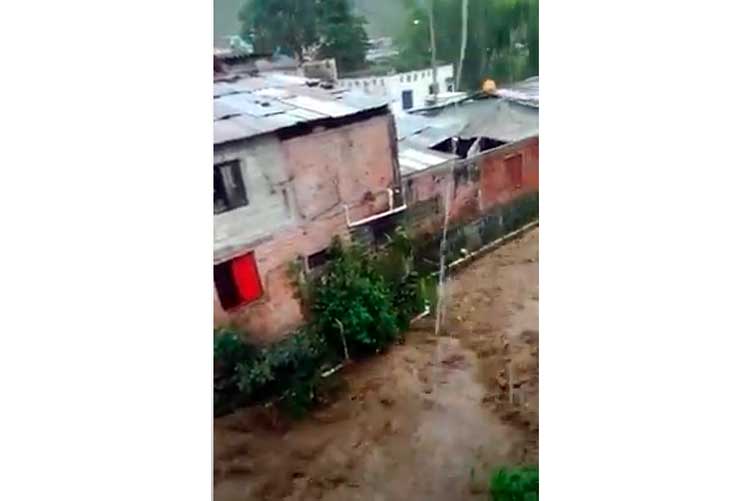 Crecientes súbitas, deslizamientos e inundaciones por fuertes lluvias en Pijao y La Tebaida