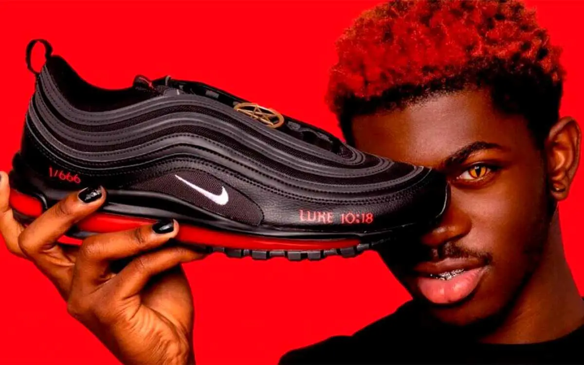 Los zapatos "satánicos" que demandó Nike