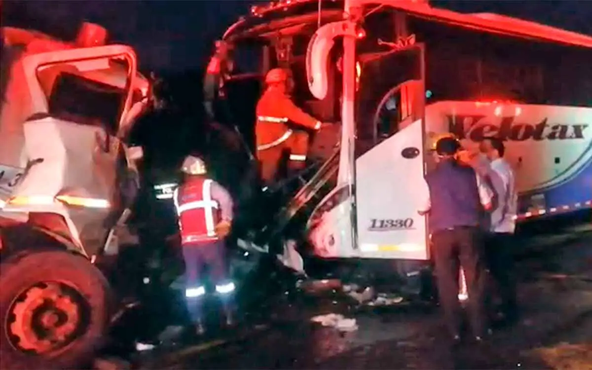 Grave accidente bus Cali - Armenia
