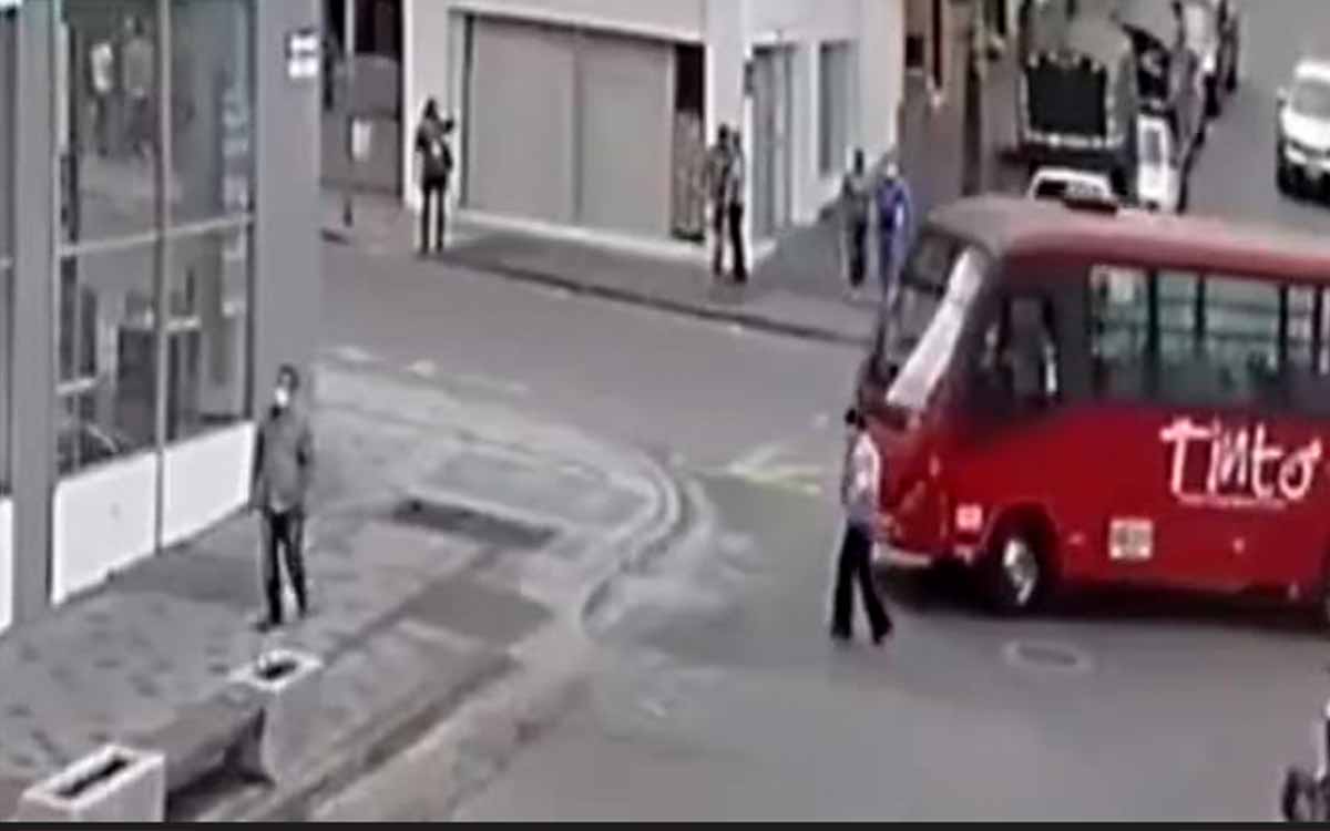 Video ciudadano fue atropellado por bus Tinto en Armenia