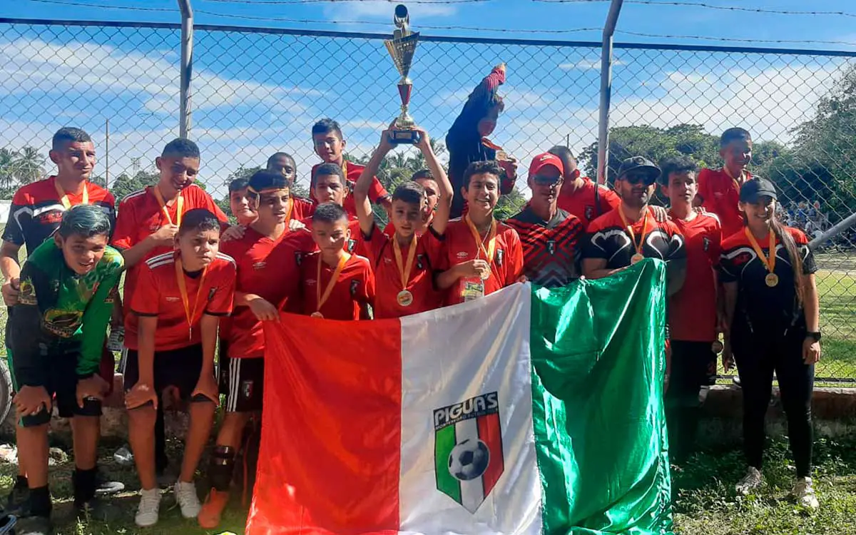 Montenegro Piguas campeón de todas las categorías en torneo nacional y jugará en Perú en noviembre