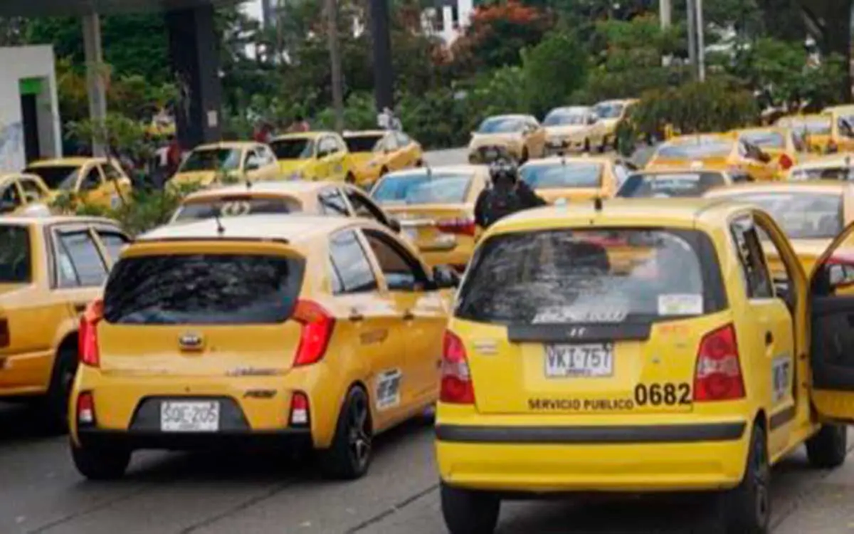 Tarifa gasolina congela taxistas