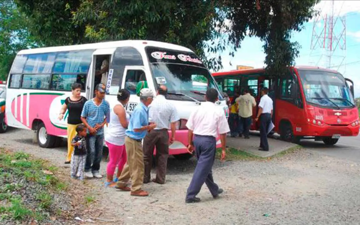 tiquete de transporte universitario en La Tebaida