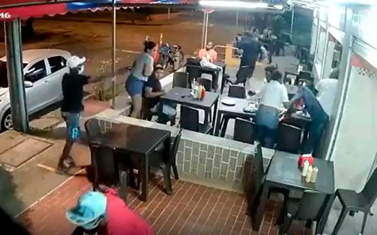Ladrones llegaron a robar restaurante donde los recibieron a bala