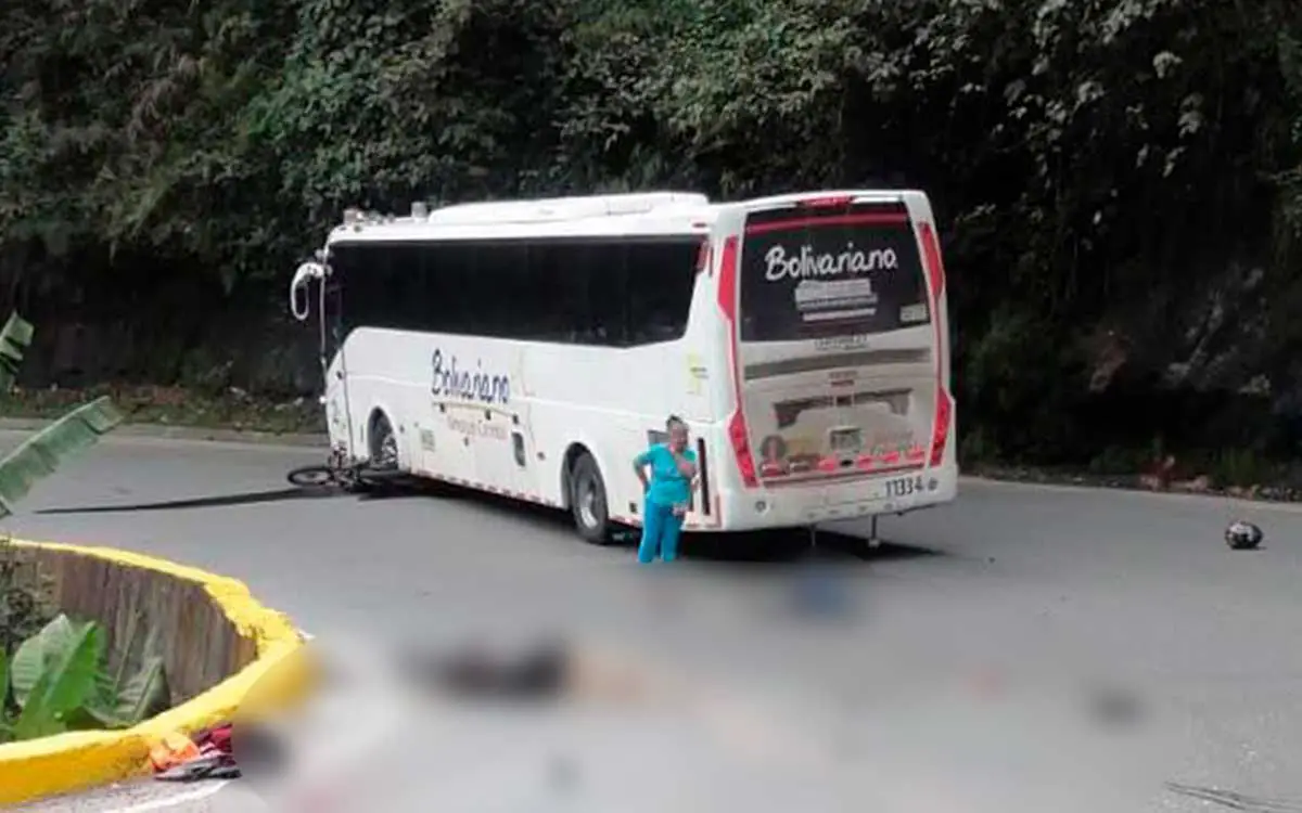 2 muertos en La Línea tras choque de moto contra un bus