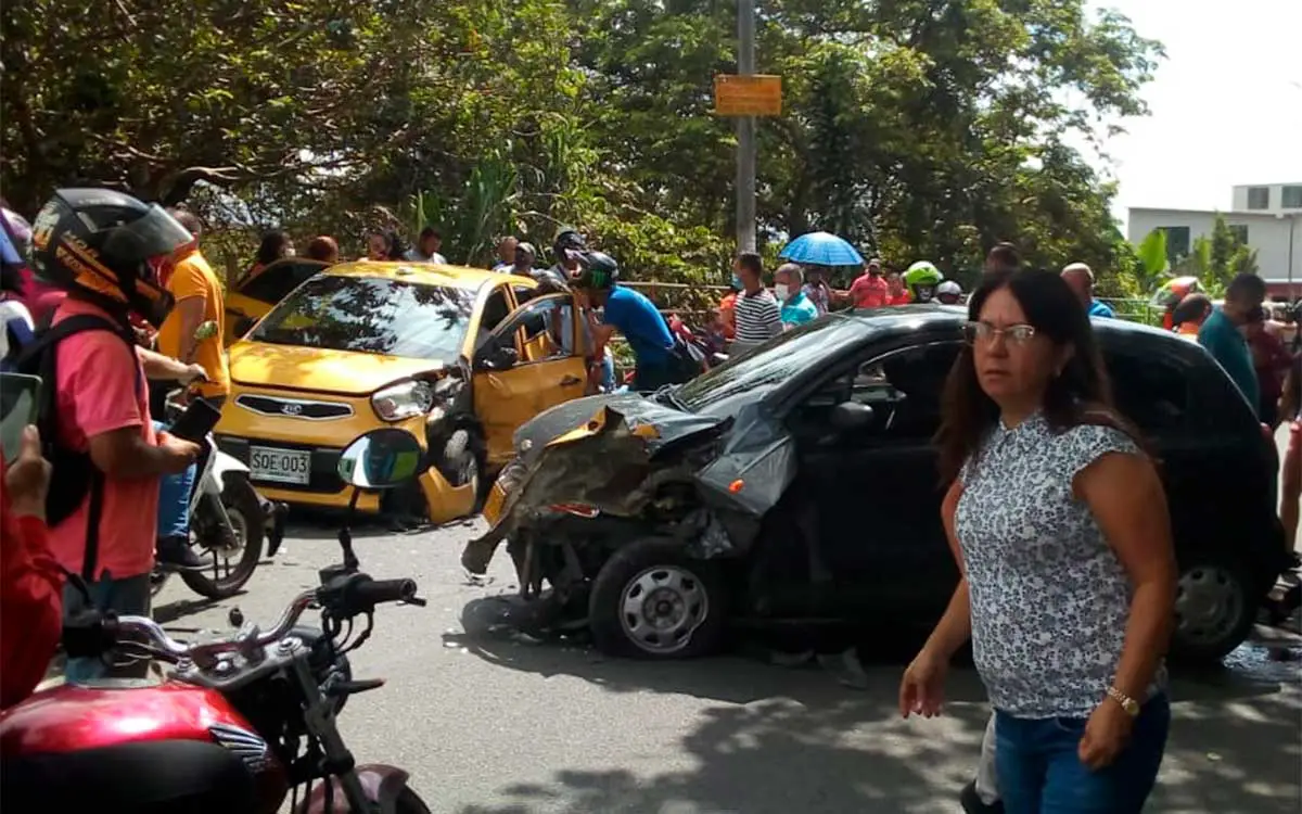 5 heridos en accidente de tránsito en La Patria de Armenia