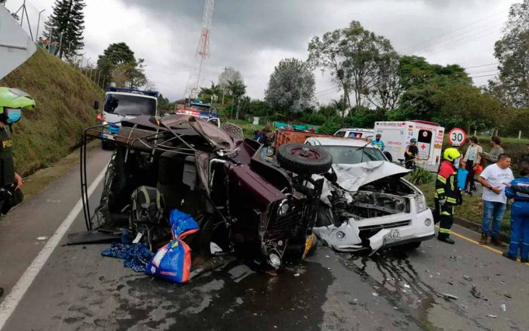 Grave accidente en vía Armenia - Pereira deja varios lesionados