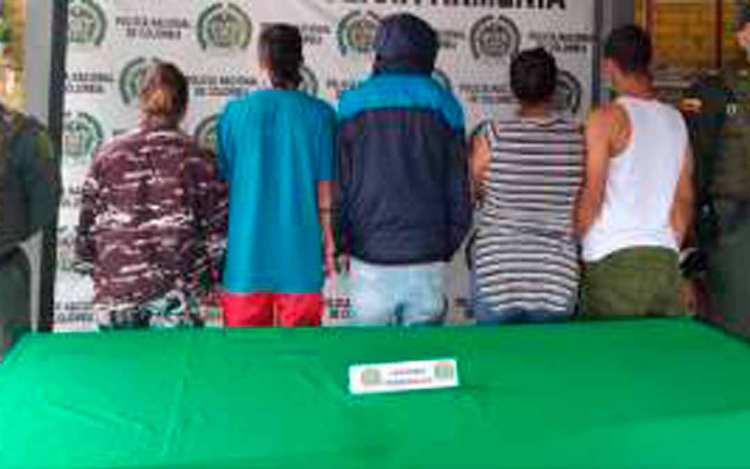 En La Tebaida capturaron a 5 personas de una misma familia