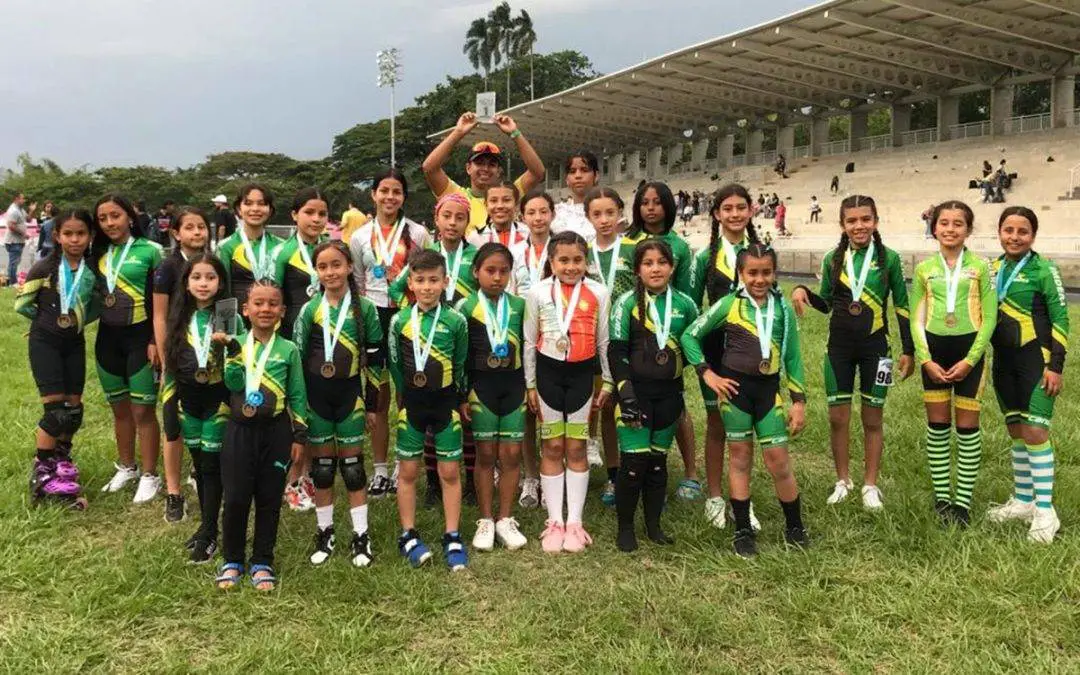 Patinadores quindianos ganaros 18 medallas en festival de Buga