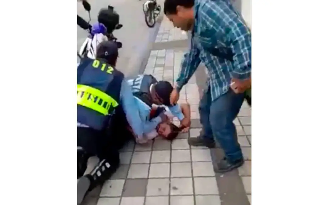 agentes de tránsito tras publicación de video en el que golpean ciudadano