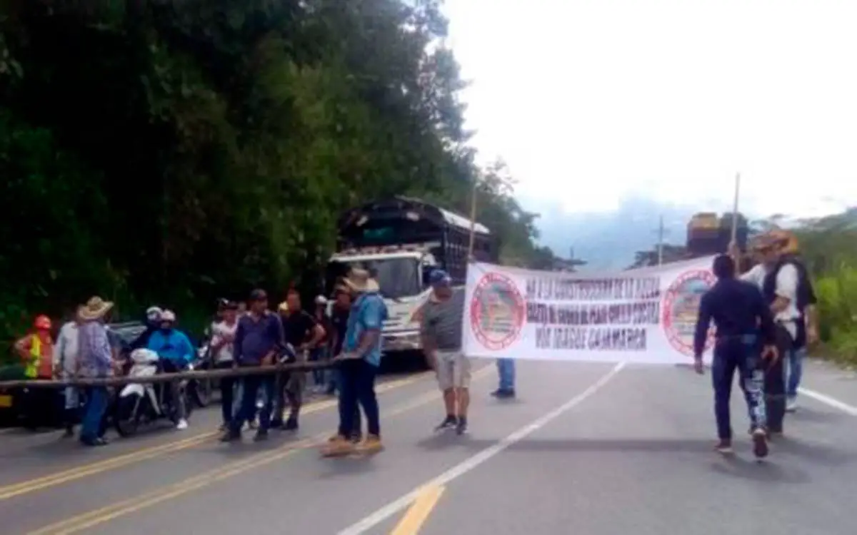 comunidad protestó bloqueando vía Cajamarca-Ibagué