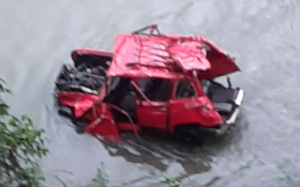 Carro con 4 ocupantes cayó al Río Santo Domingo en Calarcá