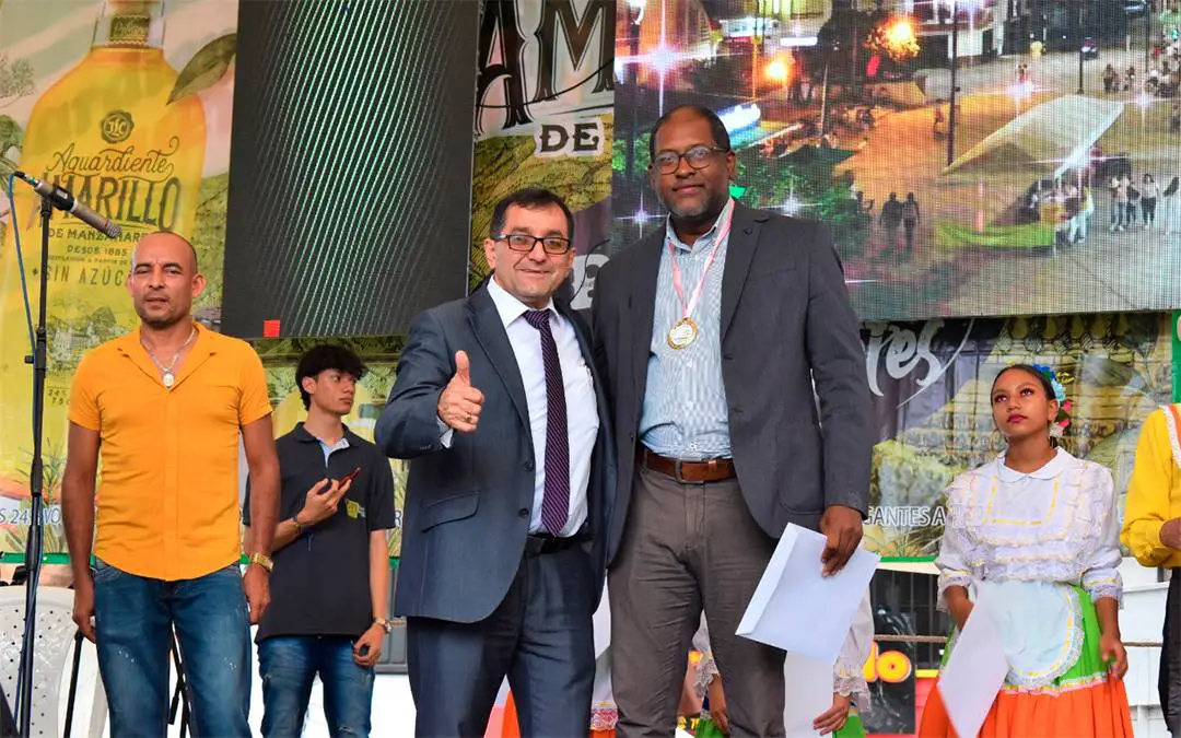 Urbaser recibe reconocimiento de oro al merito empresarial otorgado por la alcaldía de La Tebaida