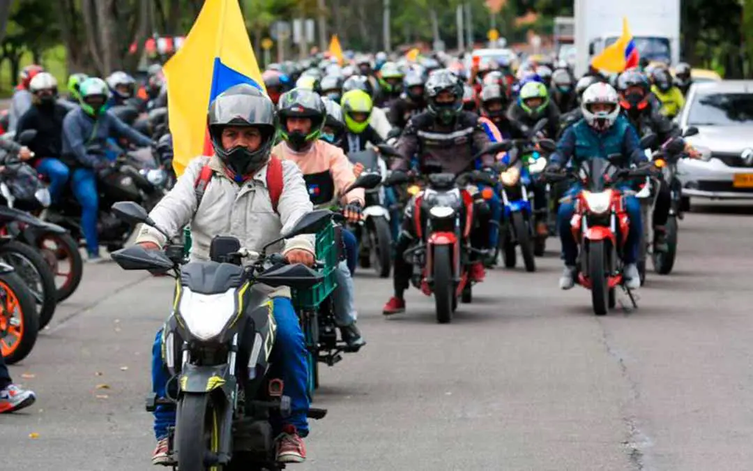 Esto debe llevar el kit de carreteras de moto en Colombia si va a viajar