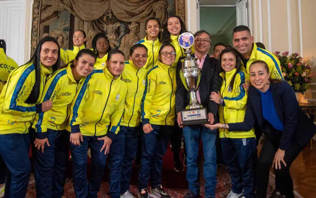 Quindianas de Selección Colombia de micro recibieron homenaje y premio del gobierno Petro