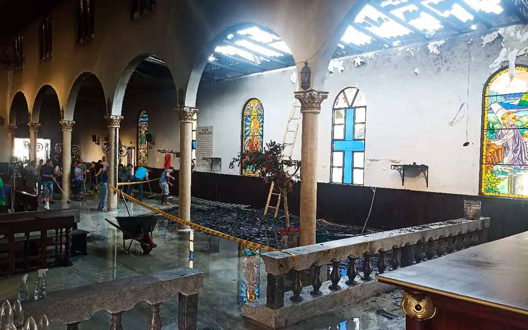Solo el 15% de la iglesia de Salento resultó afectada por el incendio. Anunció que tranquiliza