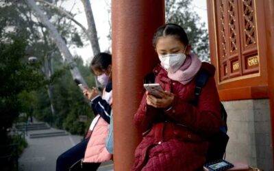 China quiere limitar a 2 horas el uso de celulares en menores de edad
