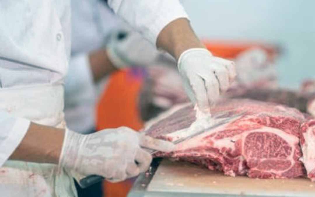 Reabrirán 'mataderos' municipales para bajar precio de la carne en Colombia