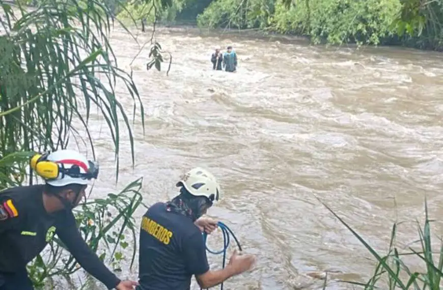 Rescataron areneros río Quindío