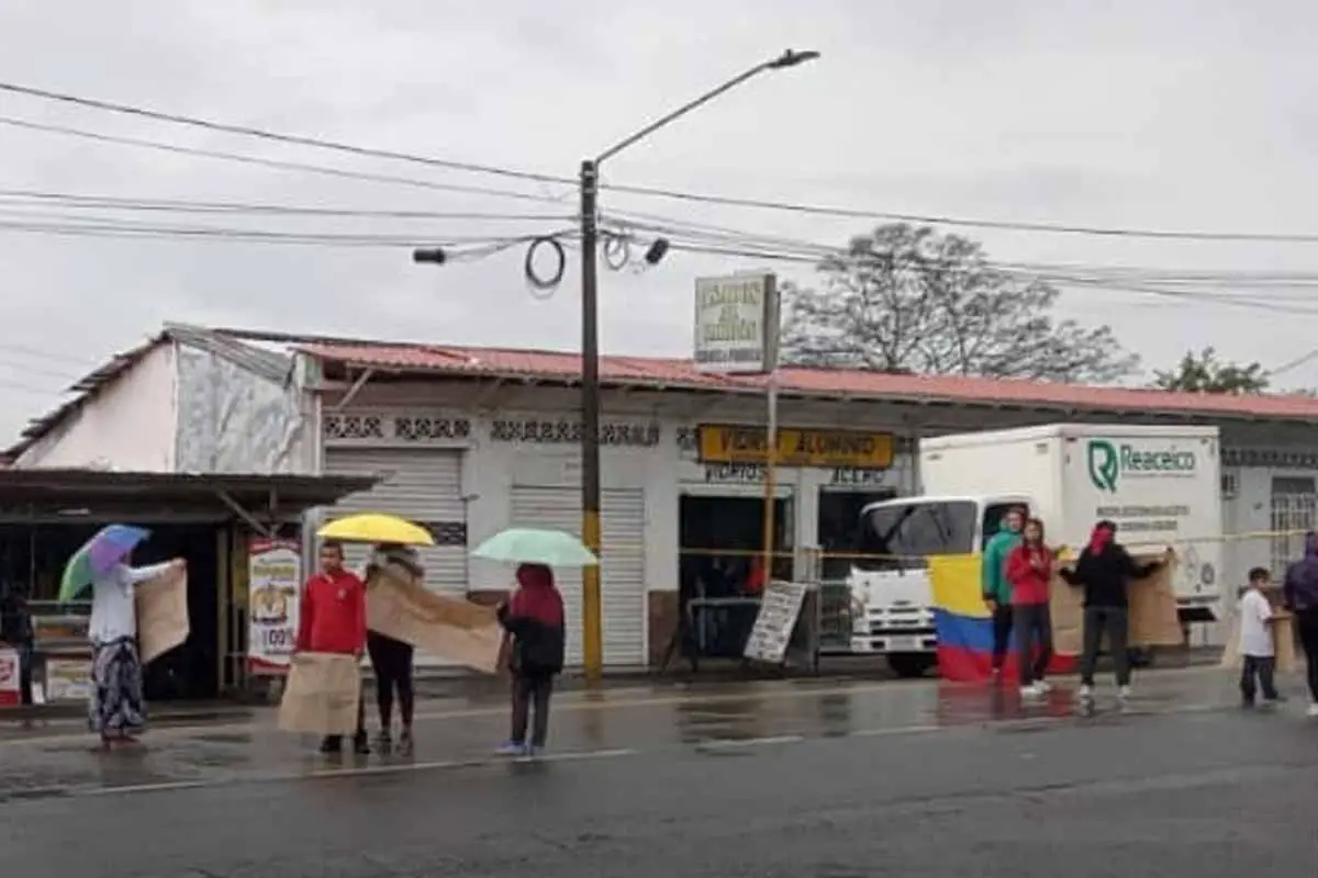 Protesta Calarcá transporte escolar Quebradanegra