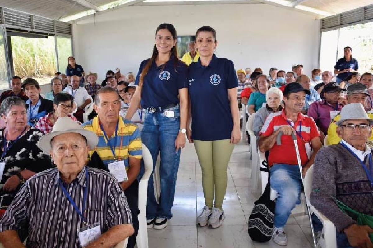 Centros atención adultos mayores abiertos