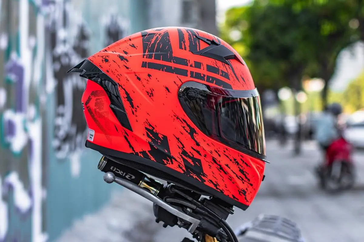 casco de moto Certificación en Colombia
