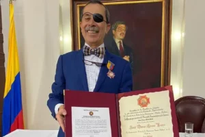 Duván López recibió medalla Simón Bolívar