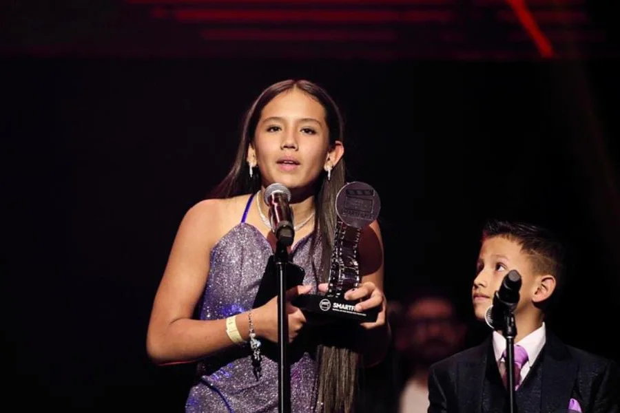 Niña calarqueña ganó premio Smartfilms por cortometraje hecho con su celular.