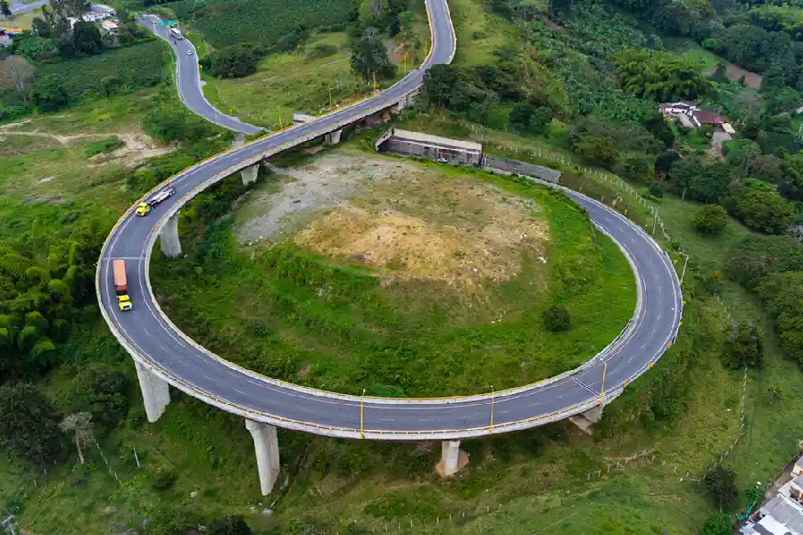 obras de mantenimiento en la vía La Línea