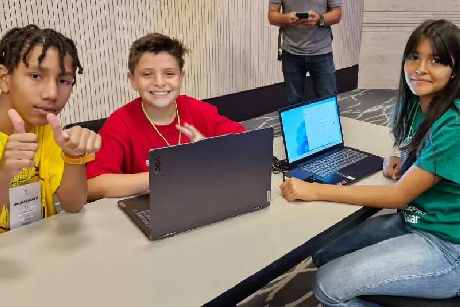 quindianos brillaron en hackathon