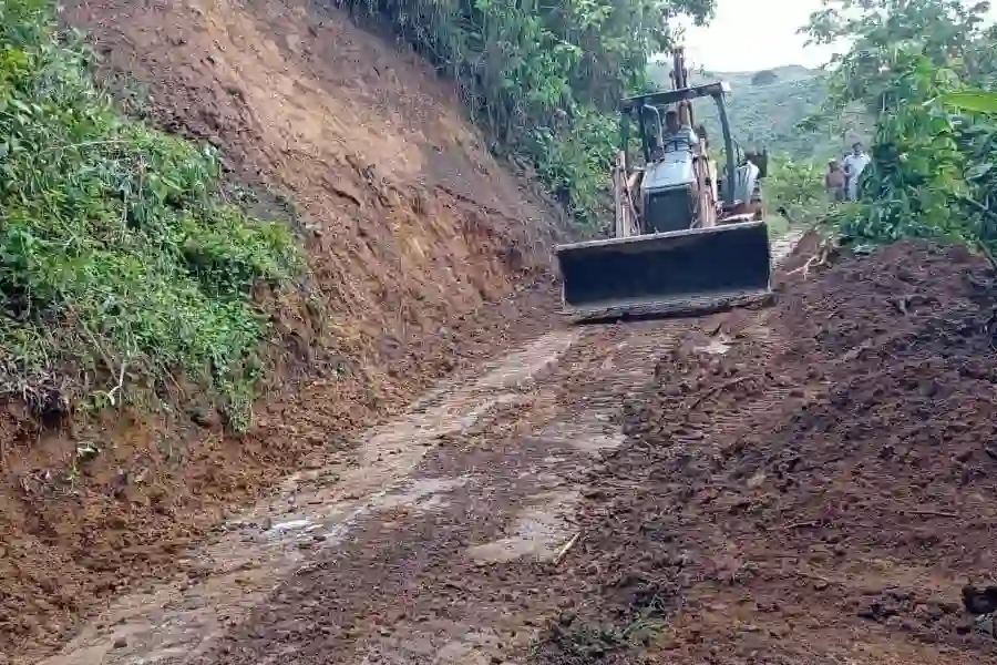 Llegó la maquinaria amarilla a Génova