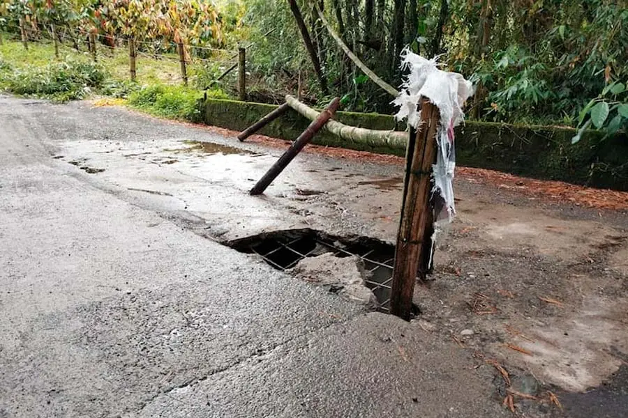 En riesgo de colapsar puente de Quebradanegra en Calarcá