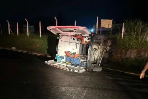 Ambulancia se accidentó en Armenia