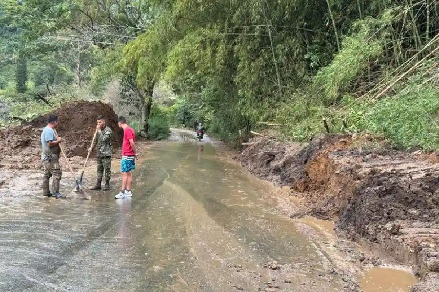 Habilitada vía Génova -Barragán